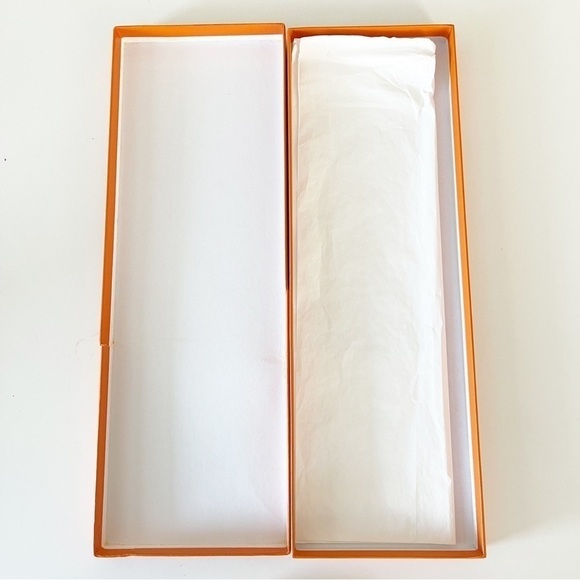 Authentic Hermes Blue Les Cavaliers D’or Gold Silk Square Scarf with Box - Picture 15 of 15